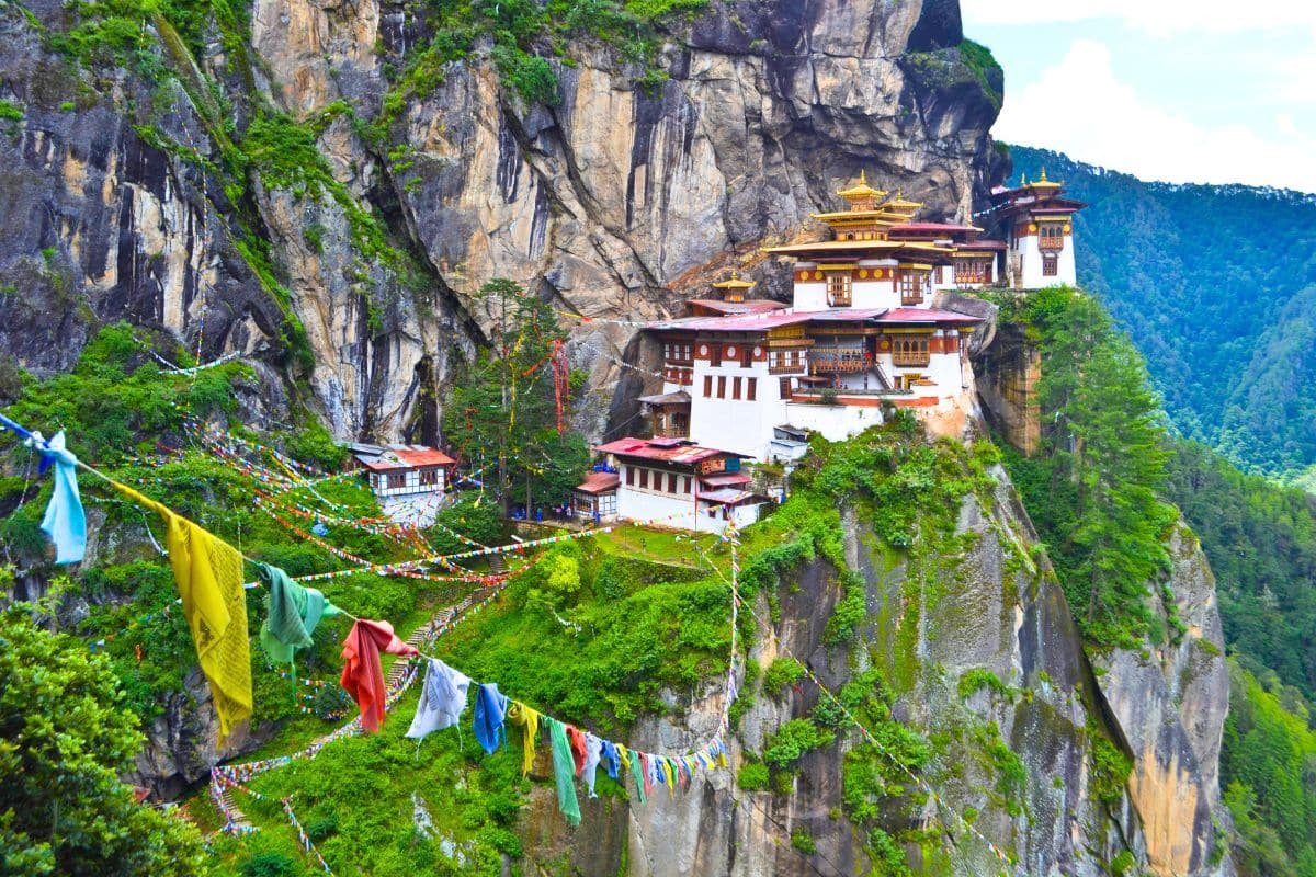 Kingdom of Clouds : Bhutan